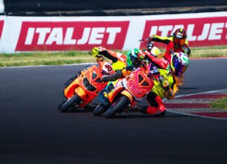 MOTORI. Leggenda al โMalossi Dayโ: il pilota marsalese Vincenzo Sciacca รจ ancora due volte Campione d’Italia. Lo โSqualoโ conquista per il secondo anno di fila ScooterMatic e TNSV.
